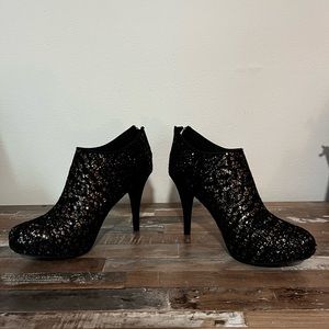 Maurices black and gold ankle boots